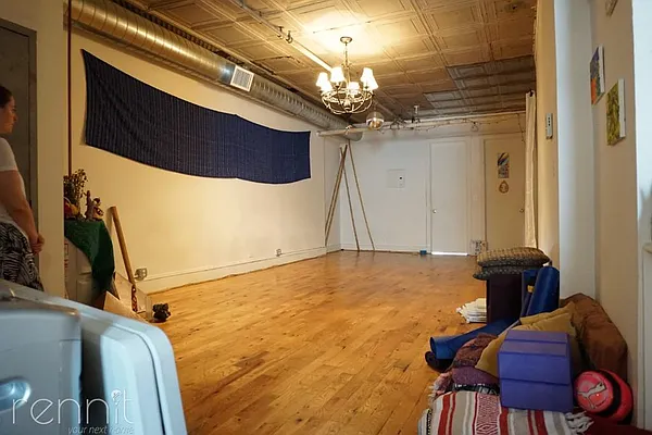 Rented by Rennit Inc. | media 72
