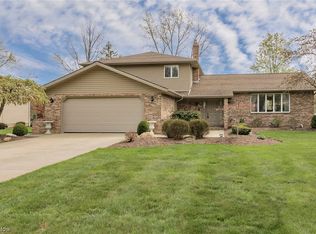 691 Davidson Dr, Highland Heights, OH 44143