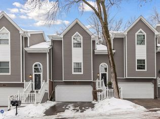 103 Edgewood Ct, Wayzata, MN 55391