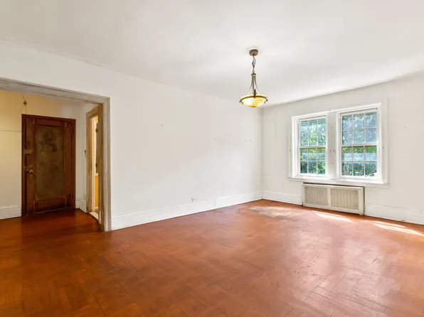 525 West 238th Street image 5 of 30