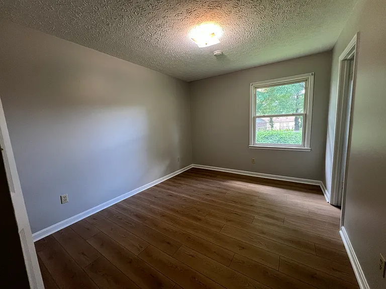 305 Hillcrest Dr — Photo 6