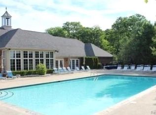 3633 Oakmonte Blvd #189, Rochester, MI 48306