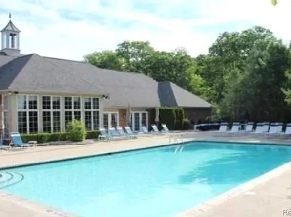 3633 Oakmonte Blvd #189, Rochester, MI 48306