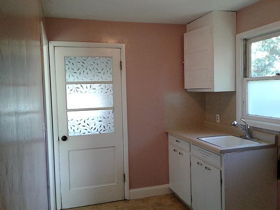 3rd image of 583 Clarmar Dr NE