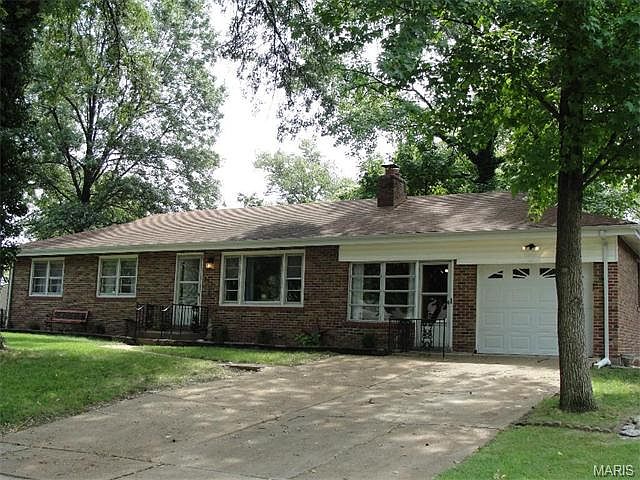 1st image of 26 Valley Dr