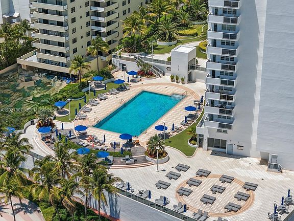 2nd image of 100 Lincoln Rd #307
