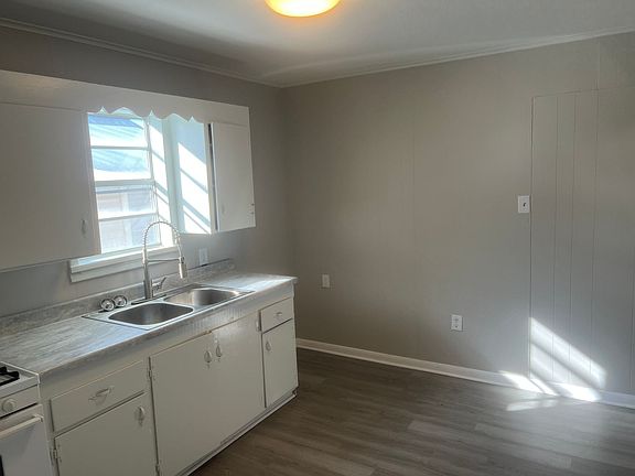 5th image of 1107 Gum St