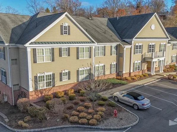 208 Canter Ct, Goshen, NY