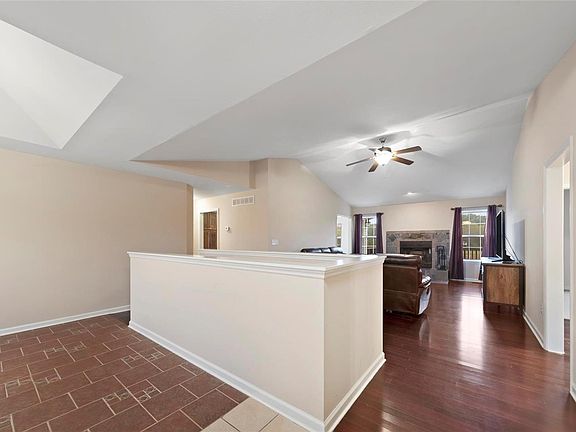 5th image of 48 Brussels Valley Dr