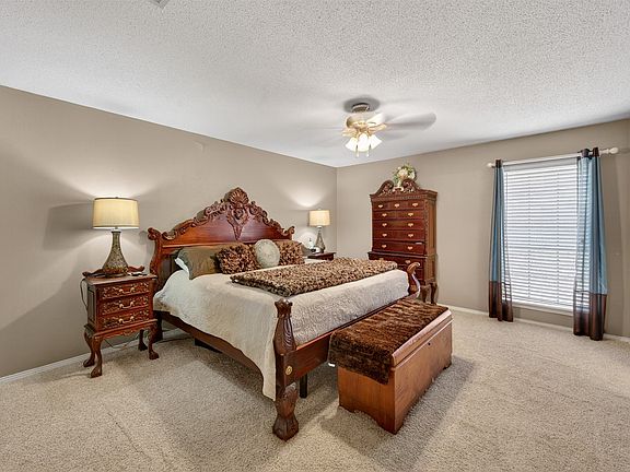 5th image of 209 Colonial Cir