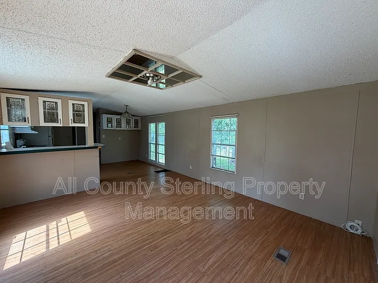 109 SW Socket Gln — Photo 6