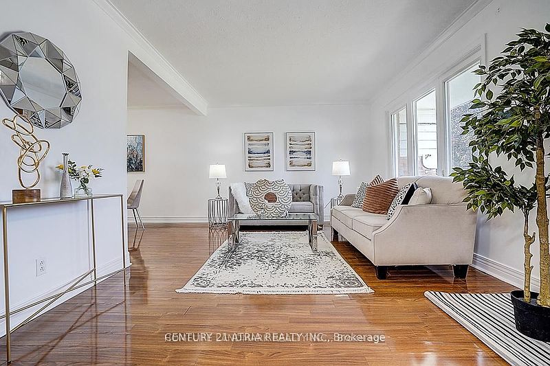 Toronto House for rent - 5 Bedrooms — photo 2