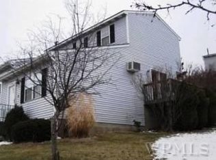 8 Hemlock Ct, Fishkill, NY 12524