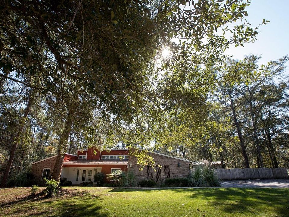 1st image of 765 Dogwood Ln