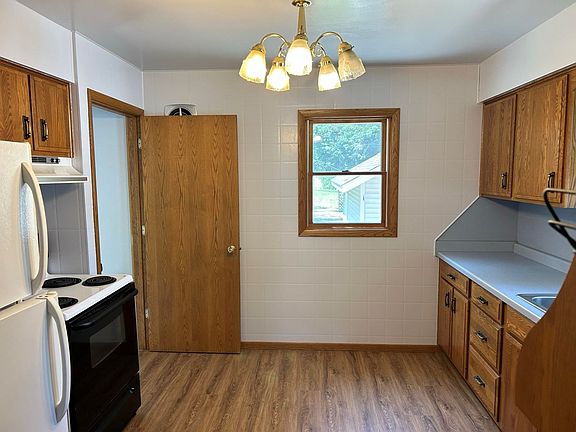 5th image of 809 S River St