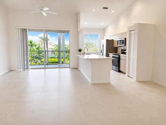 3rd image of 6560 Villa Sonrisa Dr APT 1321