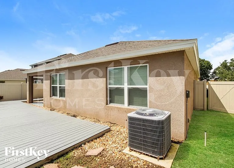 1125 Newton Cir — Photo 14
