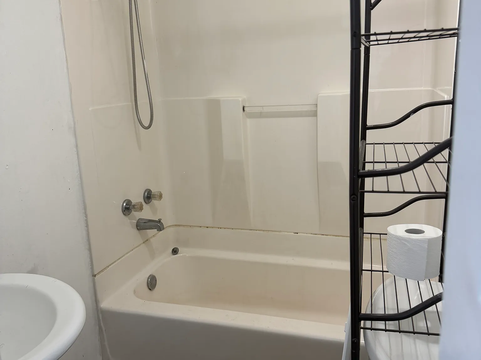 2 bed, 1000 sqft, $1,200 — Photo 1