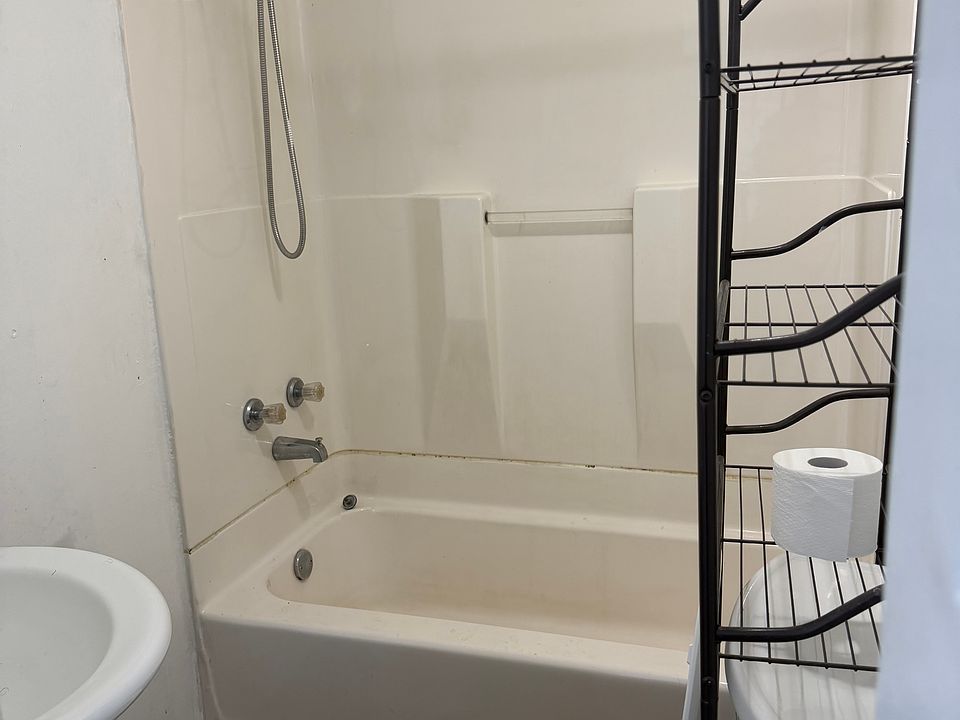 1st image of 2069 Halstead Ave APT 2