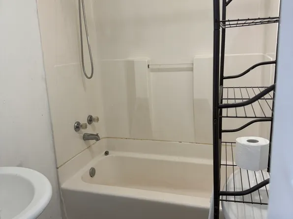 2069 Halstead Ave APT 2, Lakewood, OH 44107