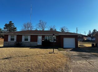 1740 Ontario Dr, Saint Louis, MO 63125