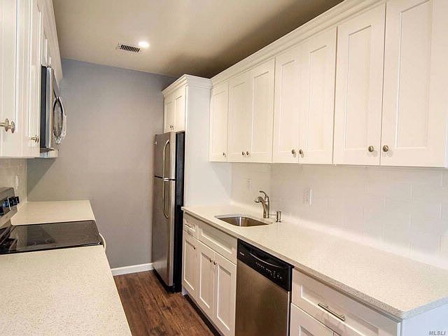 1st image of 820 Woodland Ct