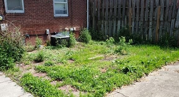 3rd image of 1095 E Wood St