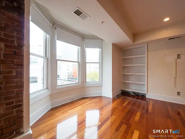 2 bed, 1.5 bath, 1541 sqft, $3,300 — Photo 3