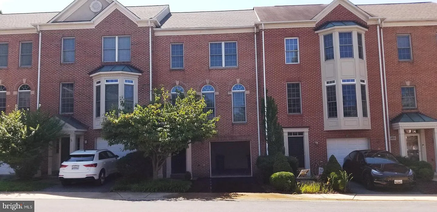 4 bed, 3.5 bath, 2204 sqft, $3,799 — Photo 1