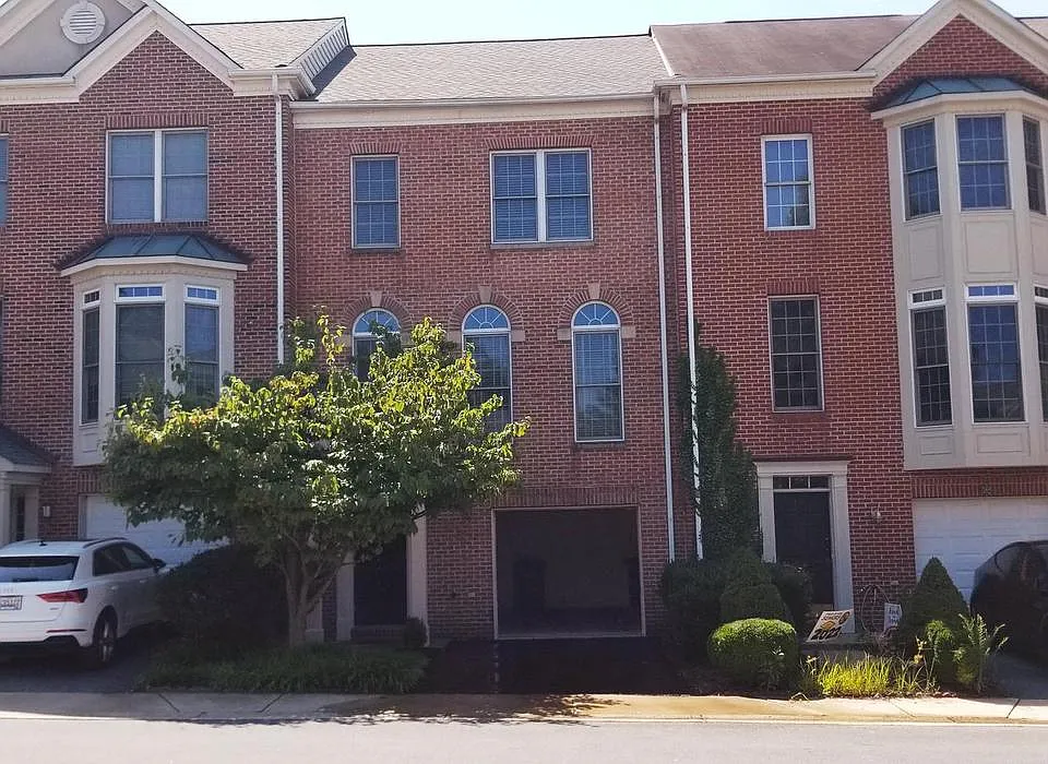 464 Winding Rose Dr