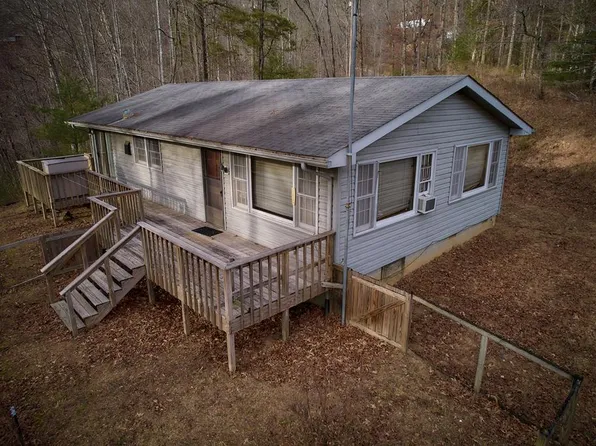 77 Loves Ln, Almond, NC 28702