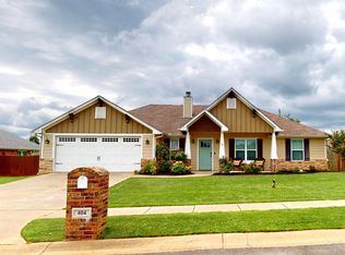 404 Hyde Park Dr, Chandler, TX