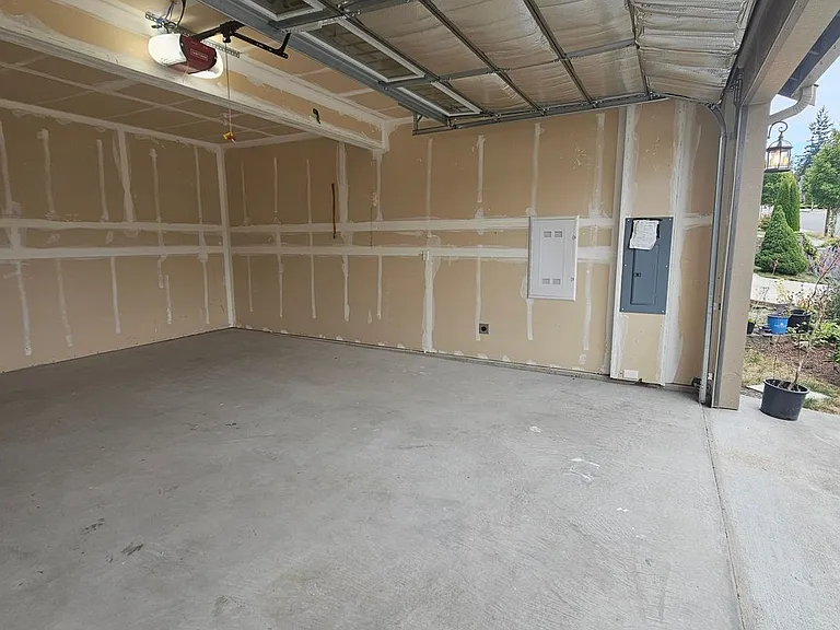 435 NE Inspiration St — Photo 35