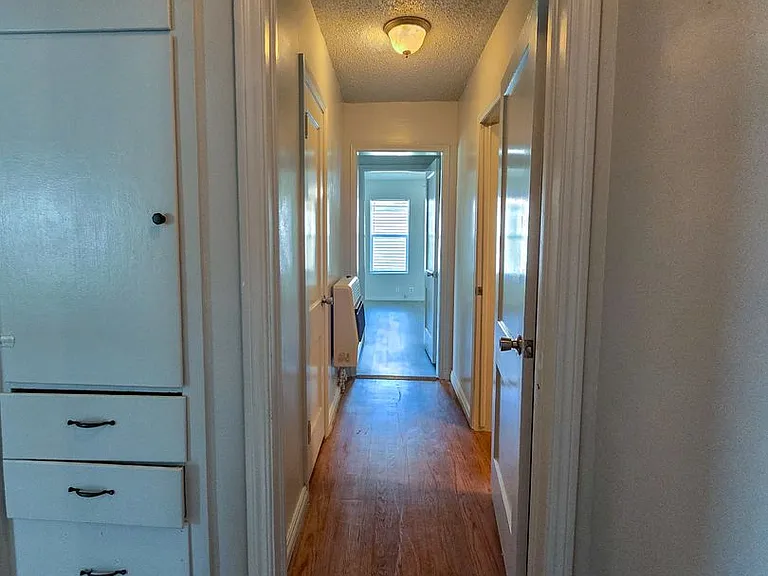 635 W Franklin St — Photo 19