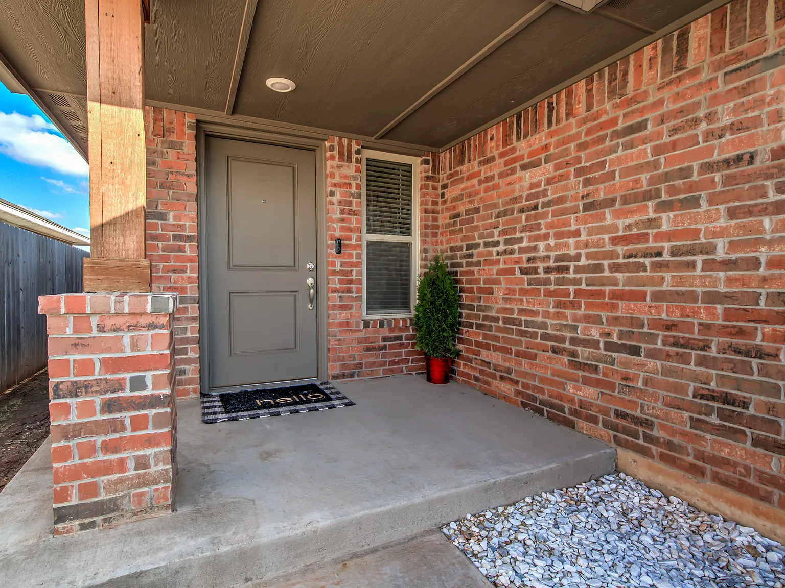 3 bed, 1280 sqft, $1,599 — Photo 3
