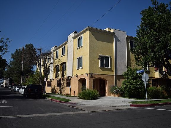5th image of 5303 Satsuma Ave Unit 105