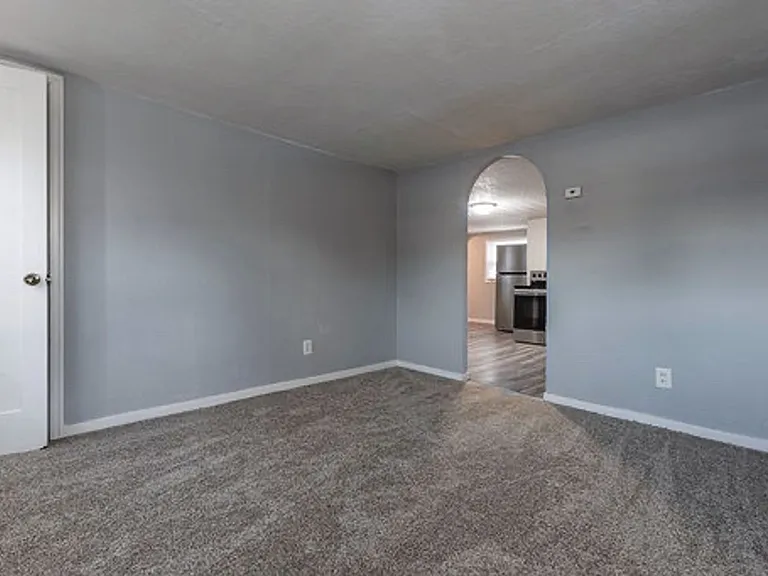 1815 Avon St — Photo 2