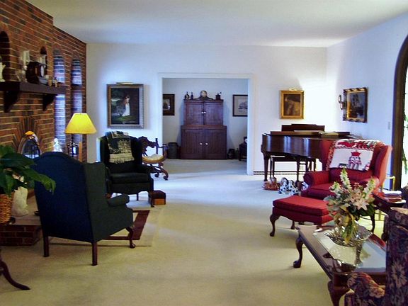3rd image of 4663 Glenway Ave