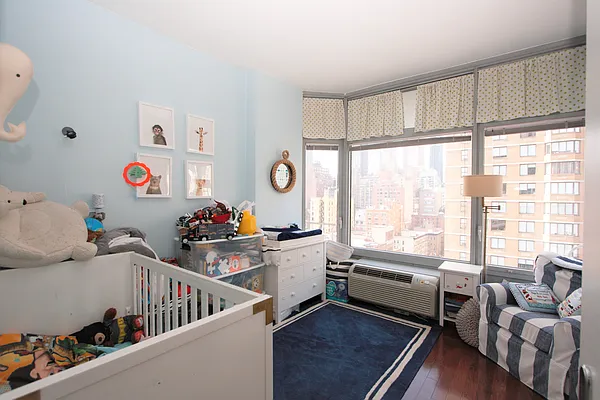 Rented by R New York | media 8