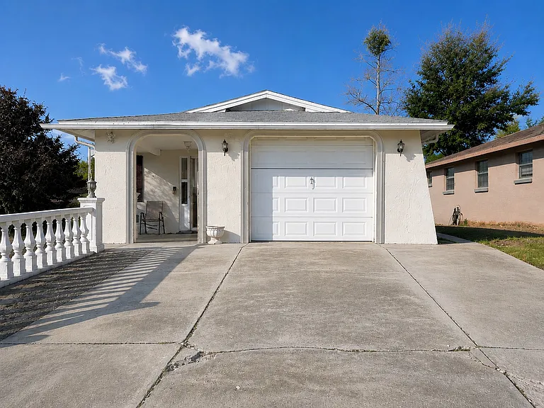5817 10th Ave — Photo 1