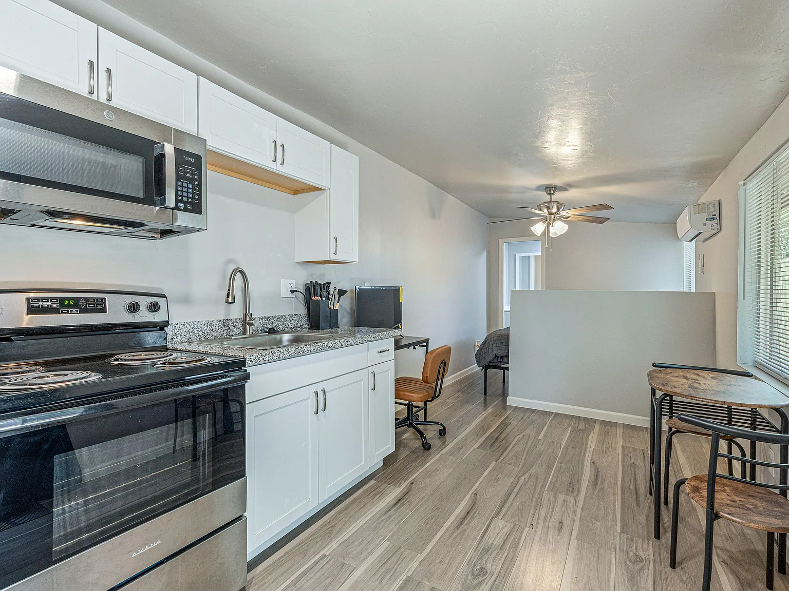 1 bed, 1.0 bath, 300 sqft, $1,364 — Photo 3