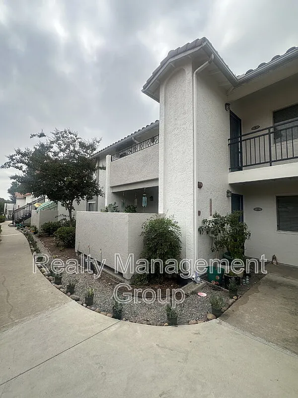 2 bed, 2.0 bath, 821 sqft, $2,700 — Photo 1