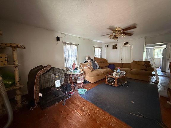 3rd image of 318 W 9th St