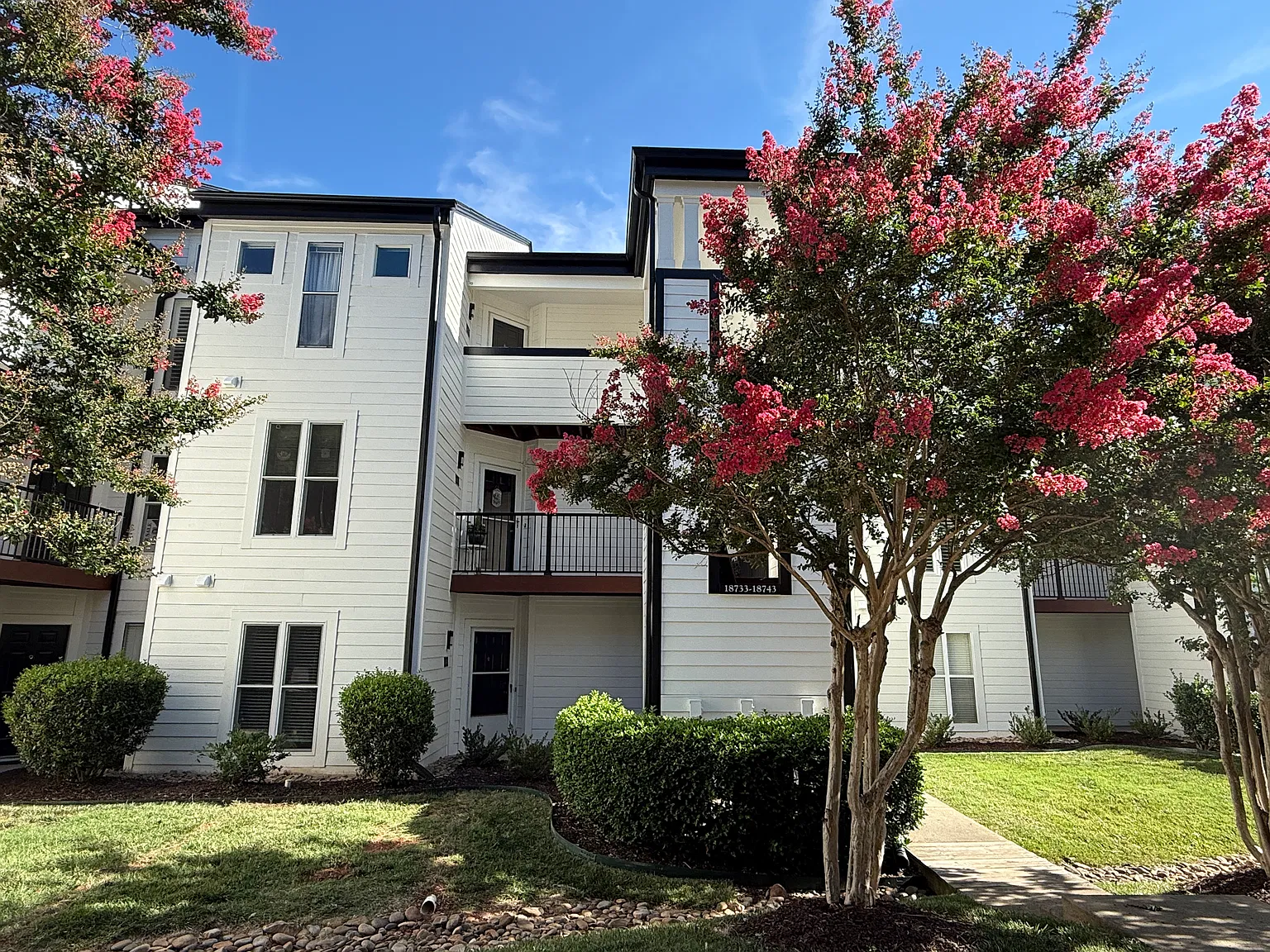 2 bed, 946 sqft, $1,895 — Photo 2