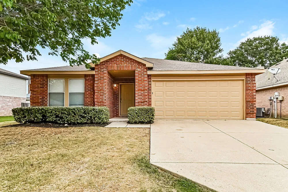 3 bed, 2.0 bath, 2086 sqft, $2,335 — Photo 1