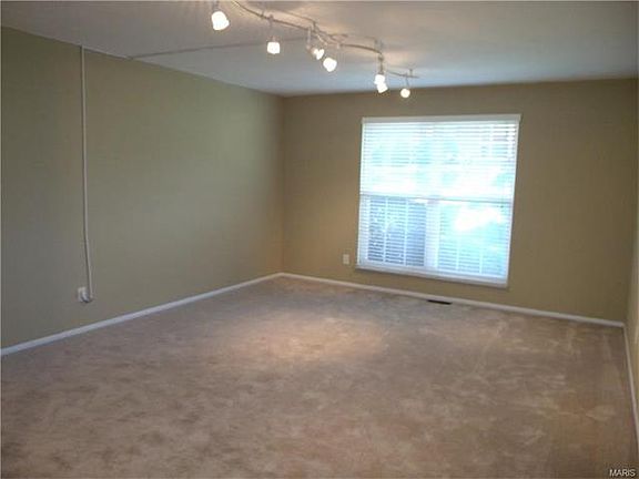 5th image of 10349 Forest Brook Ln APT A