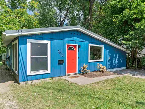 2012 Hollywood Blvd, Iowa City, IA 52240