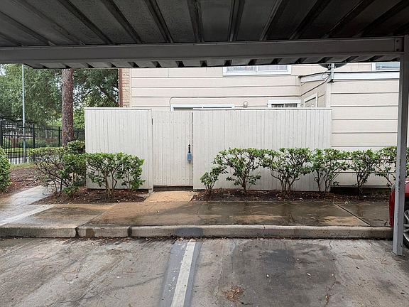 5th image of 2110 Wilcrest Dr APT 101