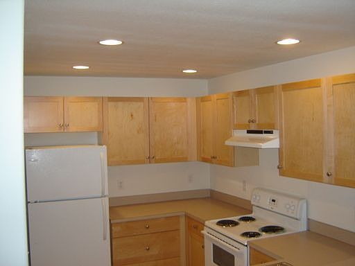 2nd image of 1225 N Oak Harbor St APT B2
