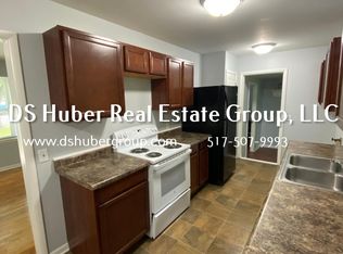 913 Pierce Rd, Lansing, MI 48910